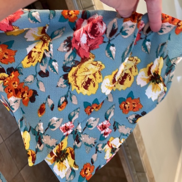 Off shoulder dress floral beauty(blue,orange, yellow,cream) pockets like new - Picture 4 of 9